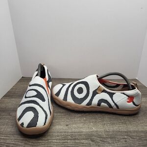 UIN Lightweight Slipons Men's Size 9.5 White Tiger